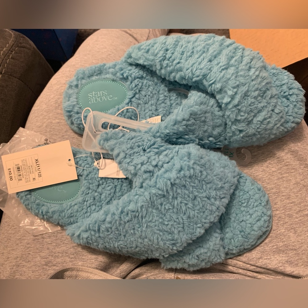 NWT Blue Sz 11/12 Slippers
